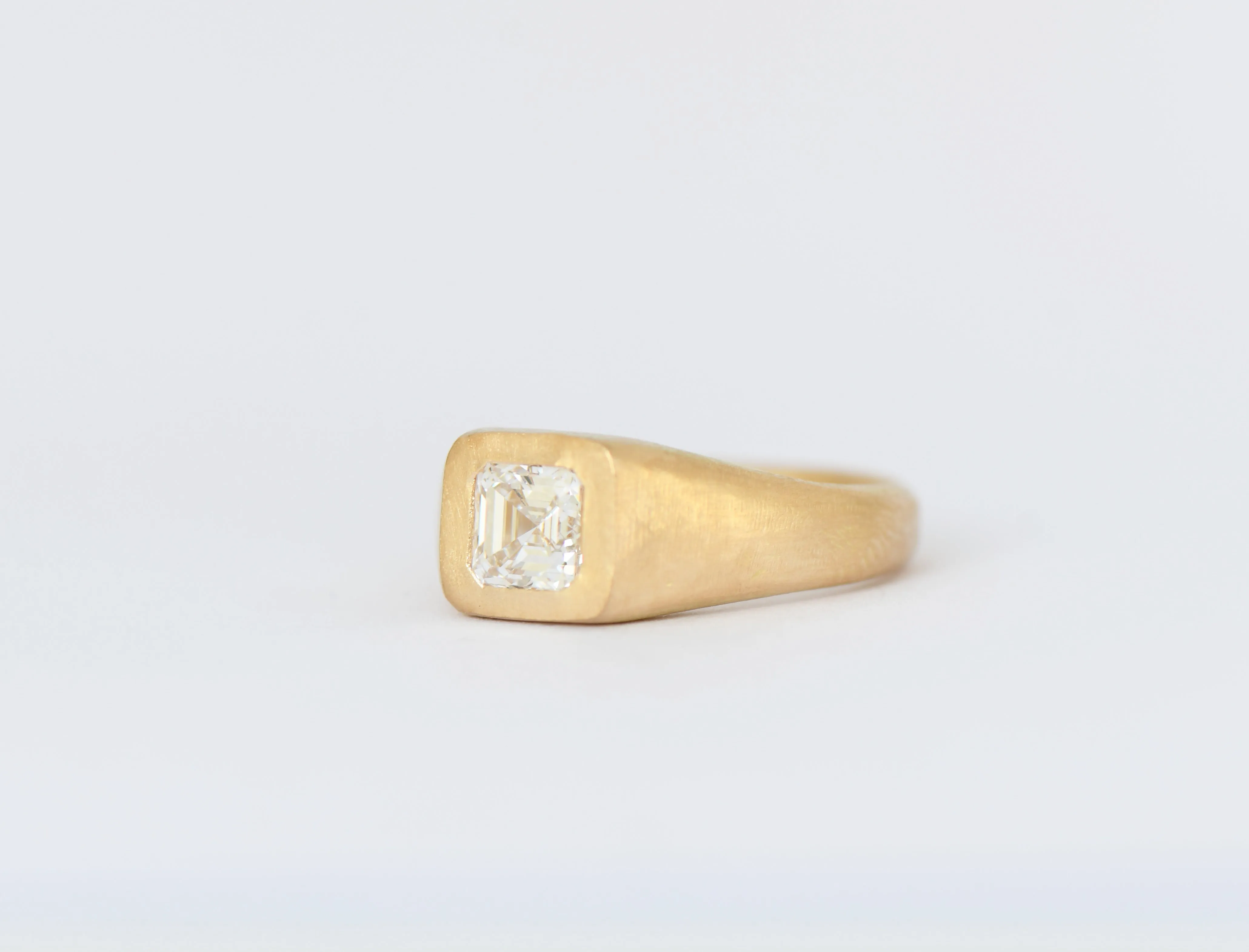 Block diamond ring